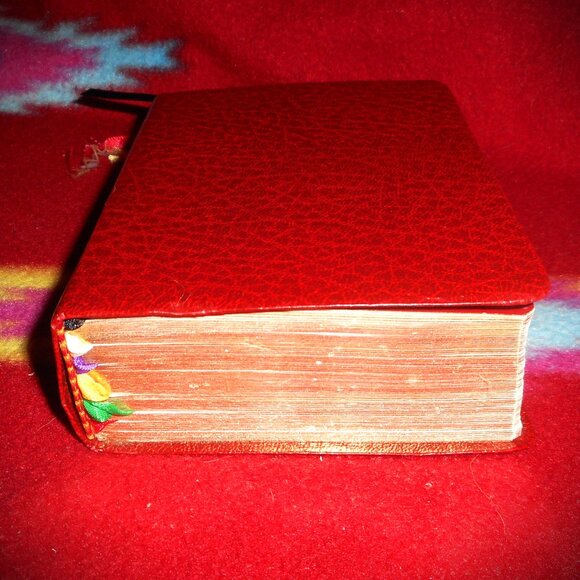 Episcopal Book of Common Prayer Red Leather w/Inscription (Seabury Press, 1977) - Picture 11 of 11